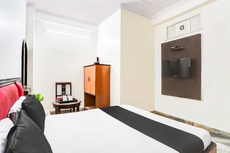 Hotel O Paharganj Near Railway Station Formerly Chand Palace - Hotel O Paharganj Near Railway Station Formerly Chand Palace Plot Number 54, Arakashan Rd, near Nav Shakti School, Arya Nagar, Paharganj, Delhi, New Delhi, Delhi 110055, India