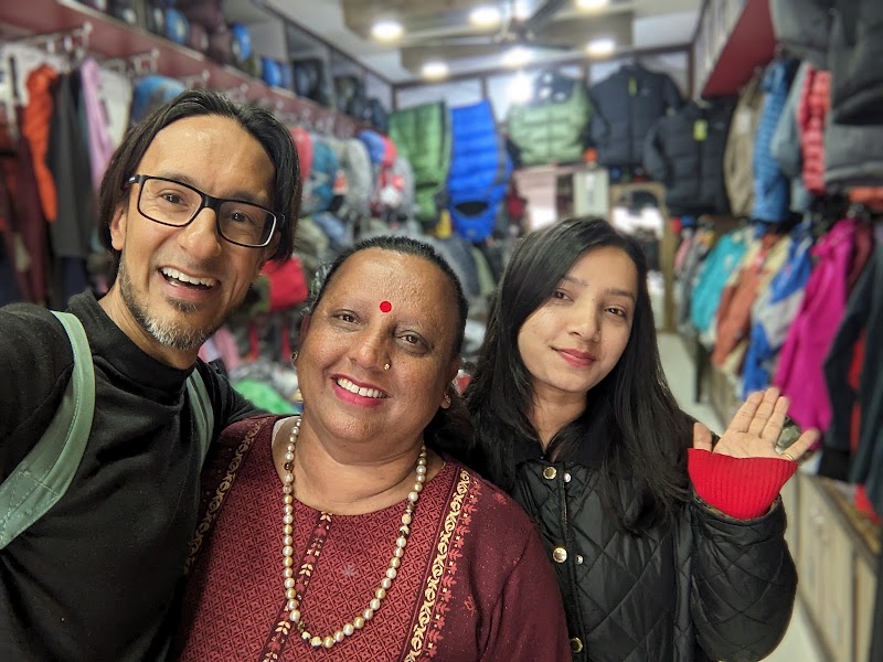 Fewa Trekking Shop - Fewa Trekking Shop 6X74+5RM, Lakeside Rd, Pokhara 33700, Nepal