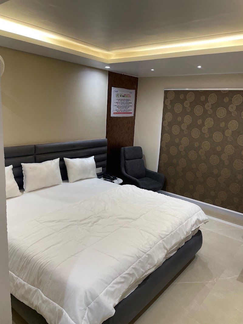 Kiwi Inn Hotel, Ujjain - Kiwi Inn Hotel, Ujjain 89, Railway Station ke samne, Loti school, ke pass, Madhav Nagar, Ujjain, Madhya Pradesh 456010, India