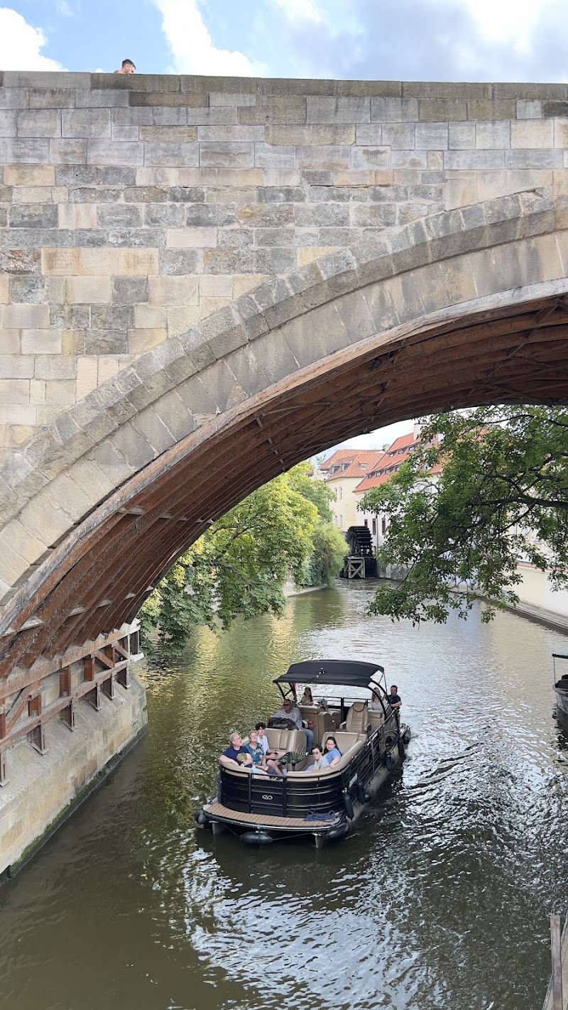 Socha svatého Filipa Benicia - Socha svatého Filipa Benicia, Karlův most, 110 00 Praha 1-Malá Strana, Czechia