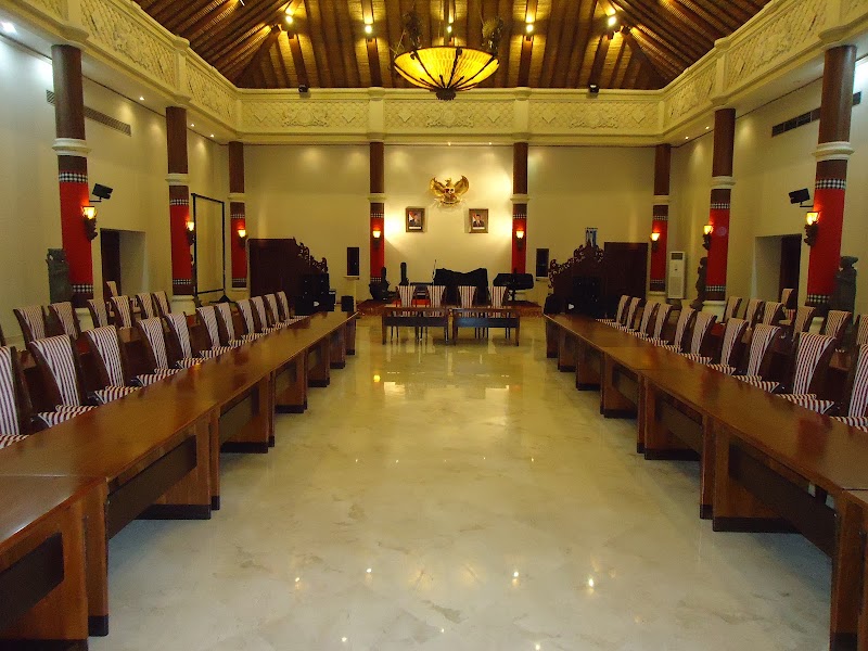 Istana Kepresidenan Tampaksiring - Istana Kepresidenan Tampaksiring, Jl. Dr. Ir. Soekarno, Manukaya, Kec. Tampaksiring, Kabupaten Gianyar, Bali 80552, Indonesia