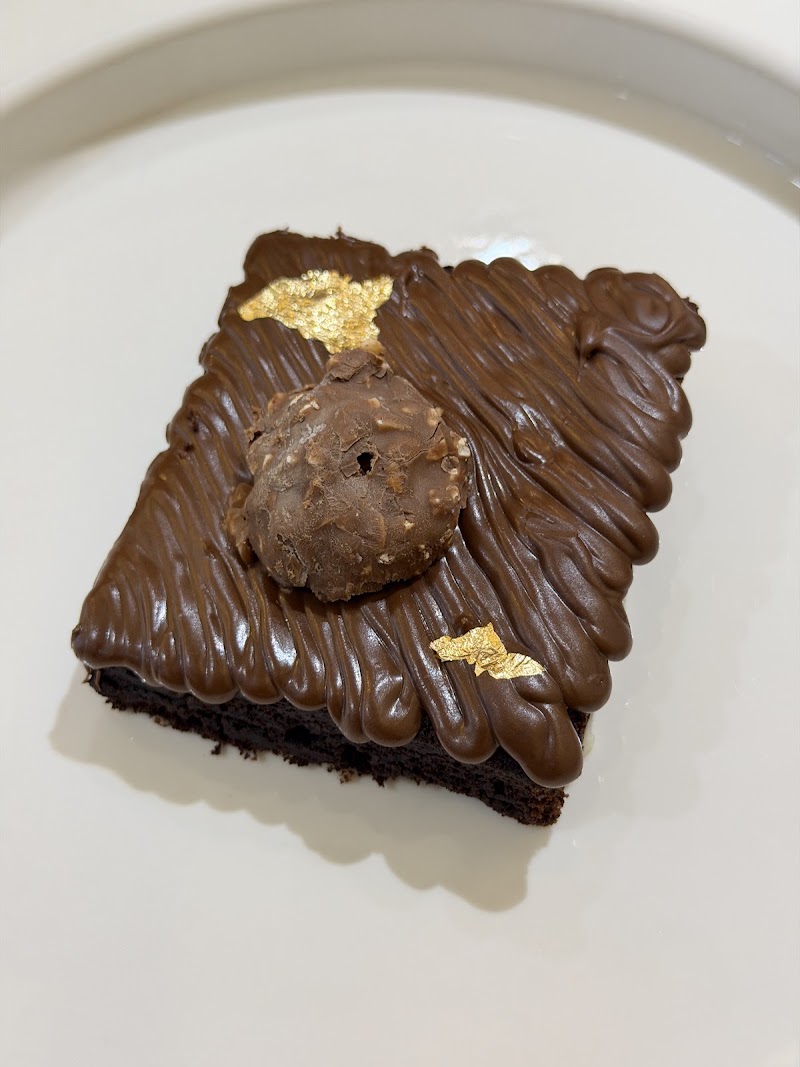 Cafe Emearald - Cafe Emearald Shop no 5, Ground Floor, Ganga Niwas, New Link Rd, near Shree Icchapurti Hanuman MandirNew, Malad, Chincholi Bunder, Malad West, Mumbai, Maharashtra 400064, India