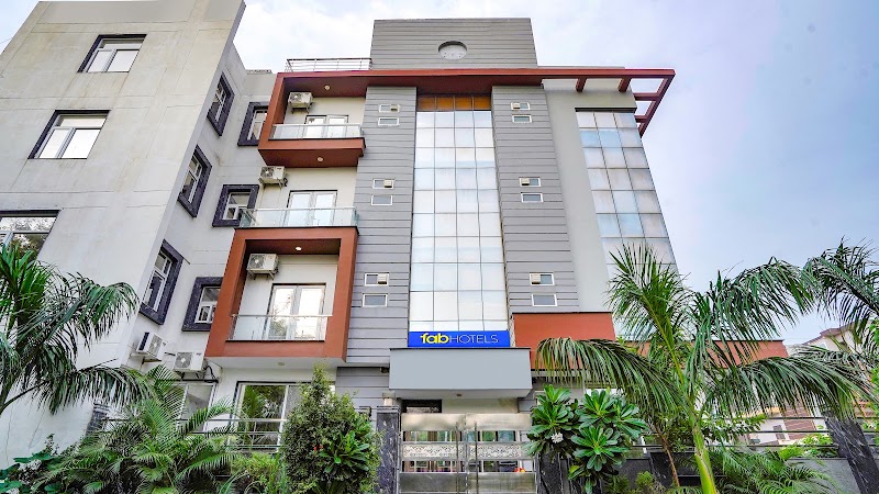 FabHotel 17 Suites Hotel in Sector 70 - FabHotel 17 Suites Hotel in Sector 70 A-44 A, near Sapphire International School, Sector 70, Noida, Uttar Pradesh 201316, India