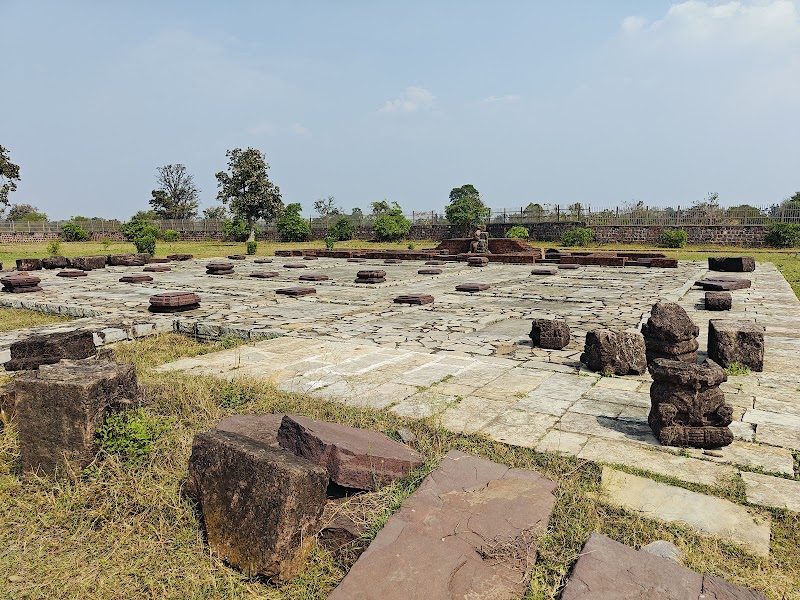 Teevardev buddhist monastery - Teevardev buddhist monastery, 85WM+3WX, Rd, Watgan, Sirpur, Chhattisgarh 493551, India