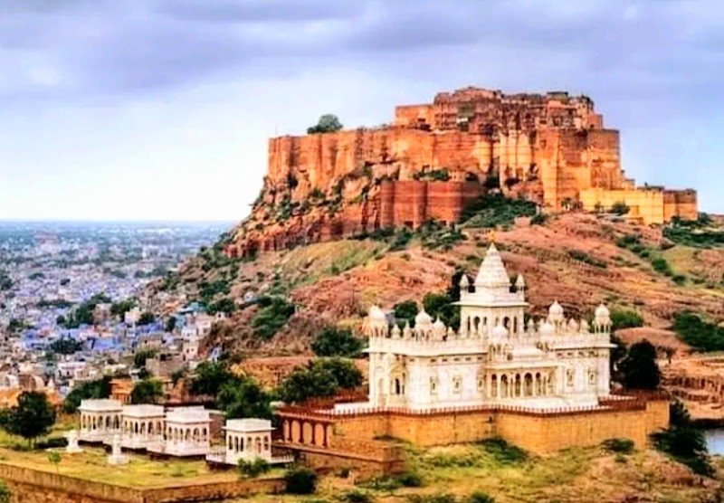 Mehrangarh Fort Way - Mehrangarh Fort Way 823H+WG5, Gulab Sagar, Jodhpur, Rajasthan 342001, India