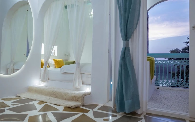 Luxury Vibes Stay - Luxury Vibes Stay 51 A, Hauz Khas Fort Rd, Hauz Khas Village, Deer Park, Hauz Khas, New Delhi, Delhi 110016, India