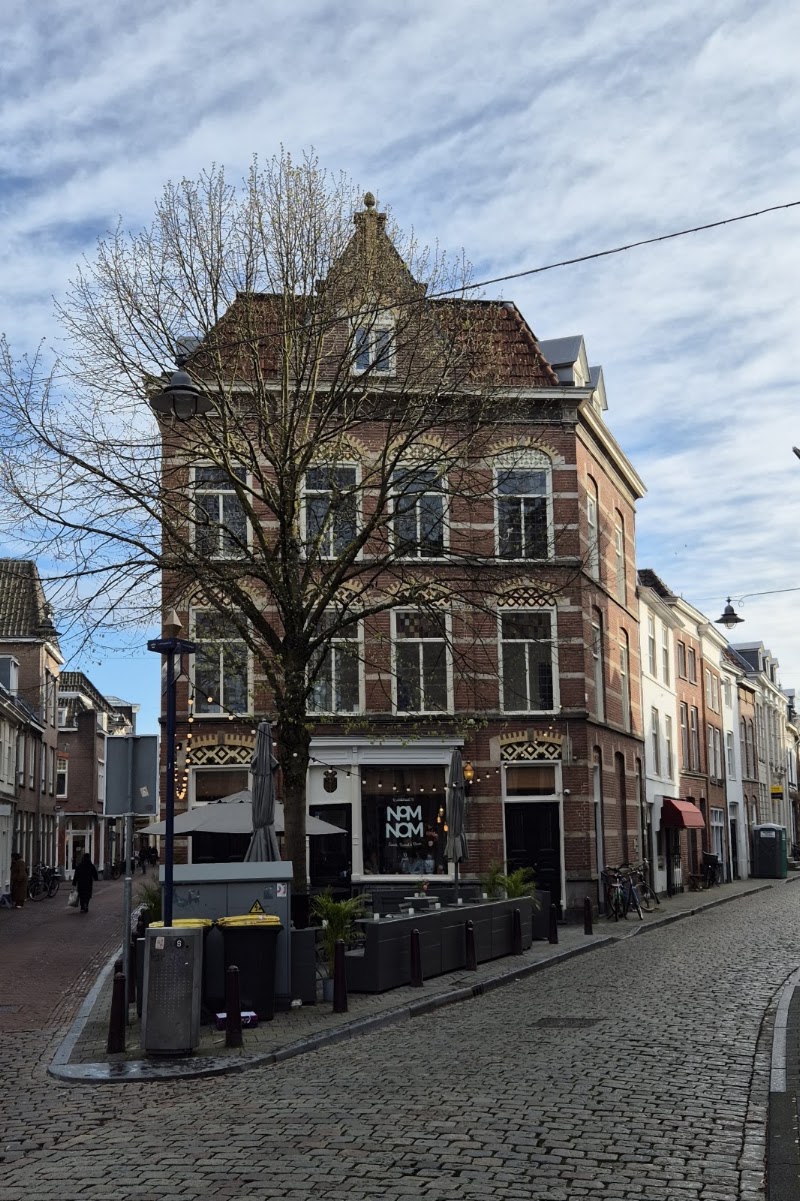 Nom Nom - Nom Nom Postelstraat 79, 5211 DX 's-Hertogenbosch, Netherlands