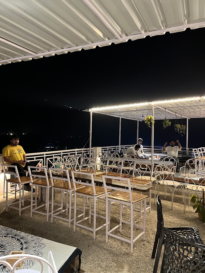 Spontrail Hostel & Cafe - Spontrail Hostel & Cafe, Balaknath Rd, above Sbi Bank, Tapovan, Rishikesh, Jonk, Uttarakhand 249192, India