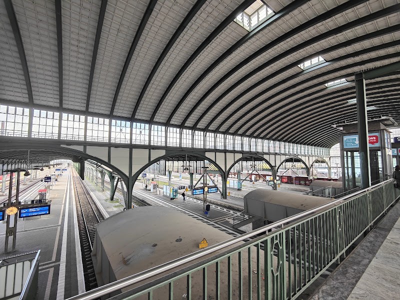DB Reisezentrum Darmstadt Hbf - DB Reisezentrum Darmstadt Hbf, Am Hbf 20, 64293 Darmstadt Bahnhof, Germany