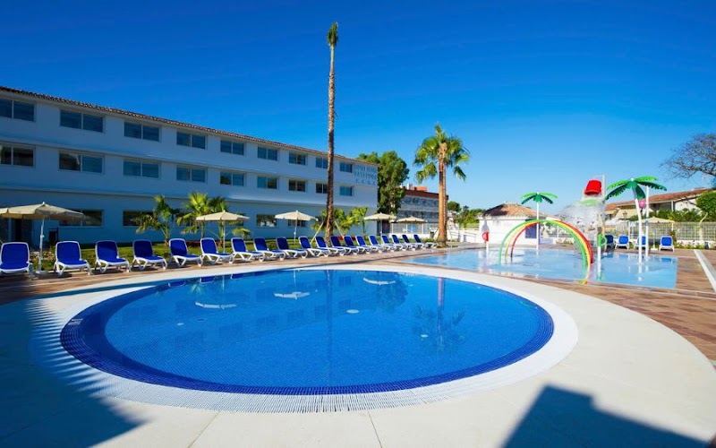 Globales Playa Estepona - Globales Playa Estepona Av. José Luis Carrillo, s/n, 29688 Atalaya Isdabe, Málaga, Spain