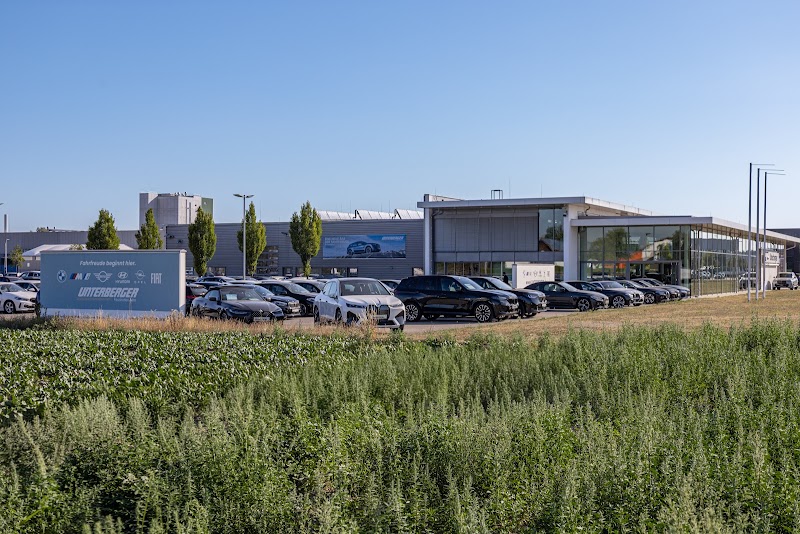 Autohaus BMW & MINI VOGL - Autohaus BMW & MINI VOGL Leisederstraße 1, 84453 Mühldorf am Inn, Germany