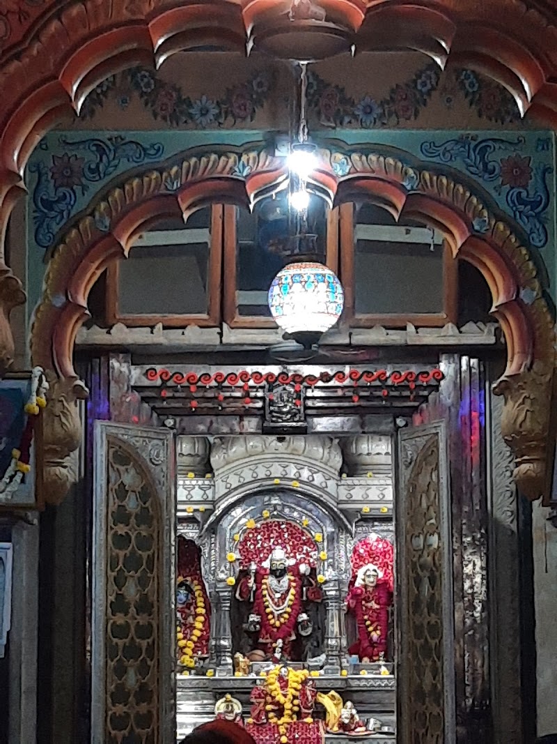 Shri Dwarkadhish Gopal Mandir Ujjain - Shri Dwarkadhish Gopal Mandir Ujjain Mahakaal Temple, Patni Bazar, Kamri Marg, Ujjain, Madhya Pradesh 456006, India