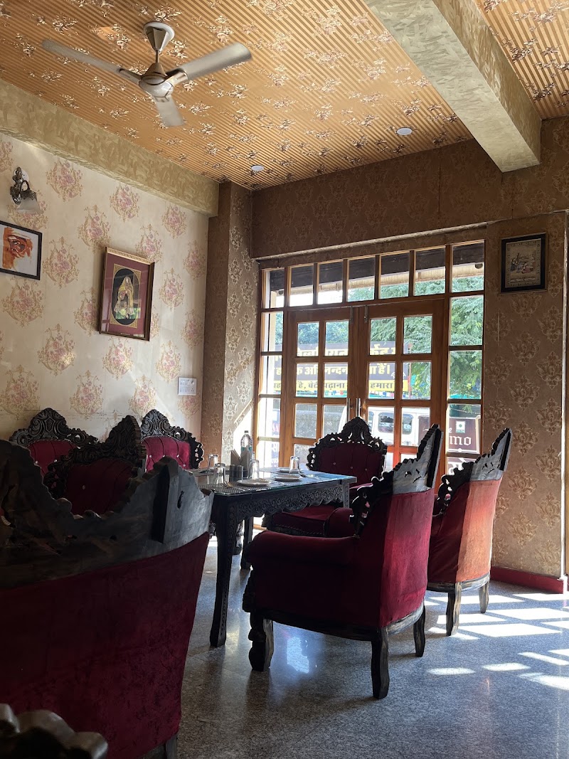 Amritsariyat Restaurant - Amritsariyat Restaurant Near City Palace, Opposite Tibetan Market, Samor Bagh Lake Palace Marg, Gulab Bagh Rd, Old City, Kalaji Goraji, Udaipur, Rajasthan 313004, India