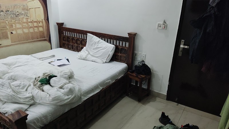 Yes Boss By Backpackers Heaven - Yes Boss By Backpackers Heaven Building No. 875, Kumaharan Gali, Main Bazar, Aram Bagh, Paharganj, New Delhi, Delhi 110055, India