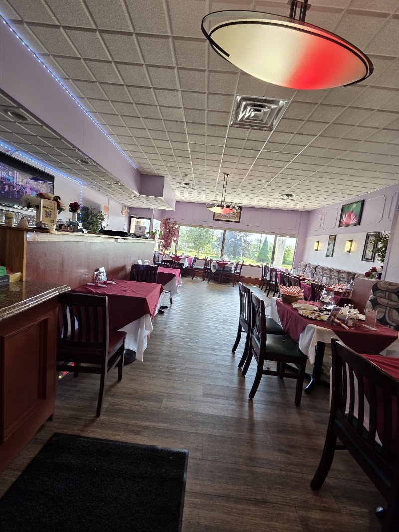 Bombay To Mumbai - Fine Indian & Hakka Restaurant - Bombay To Mumbai - Fine Indian & Hakka Restaurant 135 Queenston St, St. Catharines, ON L2R 2Z8, Canada