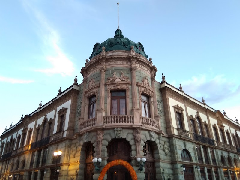 Zócalo de la Ciudad de Oaxaca (Plaza de La Constitución) - Zócalo de la Ciudad de Oaxaca (Plaza de La Constitución) Portal del Palacio, Centro, 68000 Oaxaca de Juárez, Oax., Mexico