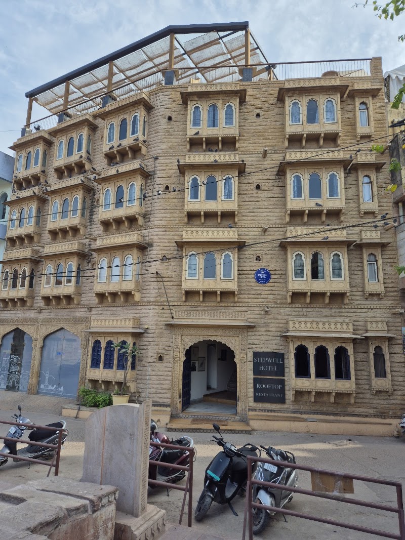 The Stepwell Square - The Stepwell Square 72WF+Q6F, Sutharo Ka Bass Rd, Gulab Sagar, Jodhpur, Rajasthan 342001, India