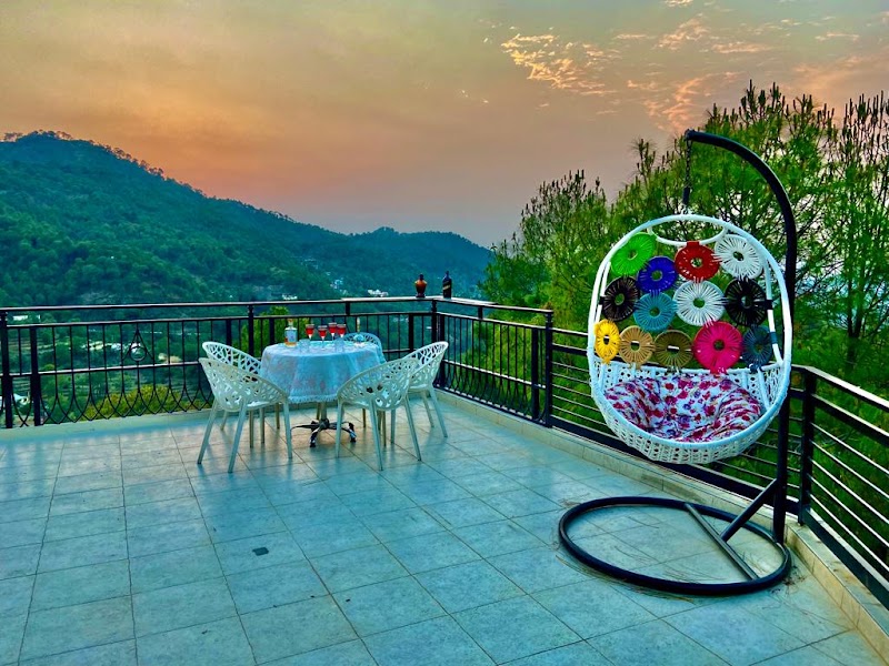 Whispering Winds Villa - Whispering Winds Villa, Lawrence school Road, Sukhi Johri Chowk, Dharampur, Himachal Pradesh 173209, India