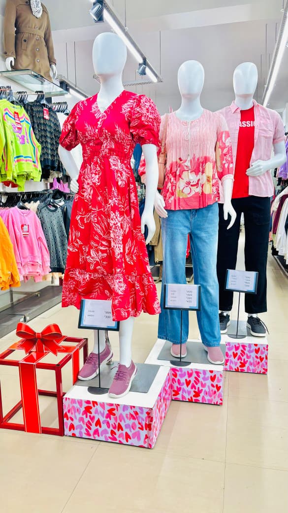 V-Mart - Indore- Rajwada - V-Mart - Indore- Rajwada Shri Guru Nanak Chowk, Prince Yashwant Rd, Nihalpura, Rajwada, Indore, Madhya Pradesh 452007, India