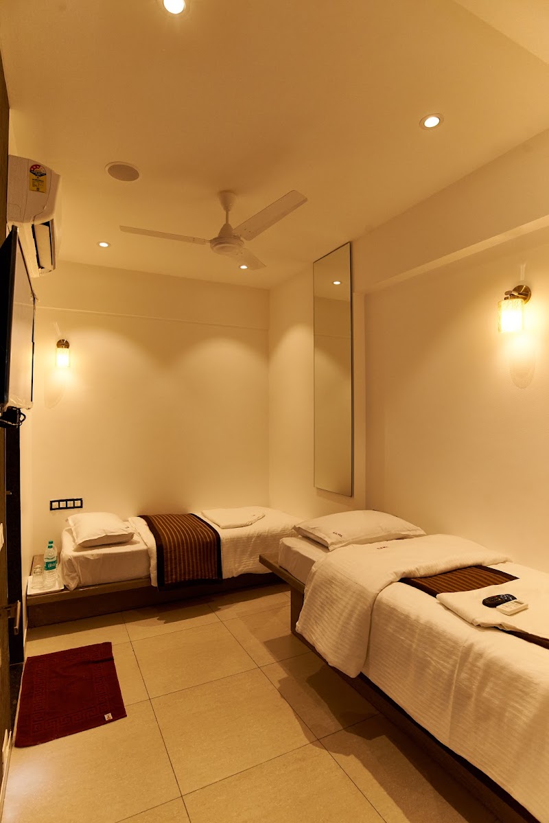Hotel Shiv Sai-NX - Hotel Shiv Sai-NX Dwarkamai Mandir Rd, next to Samadhi Mandir, Sai Nagar, Shirdi, Maharashtra 423109, India