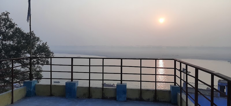 Shiva Lodge - Shiva Lodge Tripura Bhairavi Ghat, Dashashwamedh Ghat Rd, Ghats of Varanasi, Dasashwamedh, Varanasi, Uttar Pradesh 221001, India