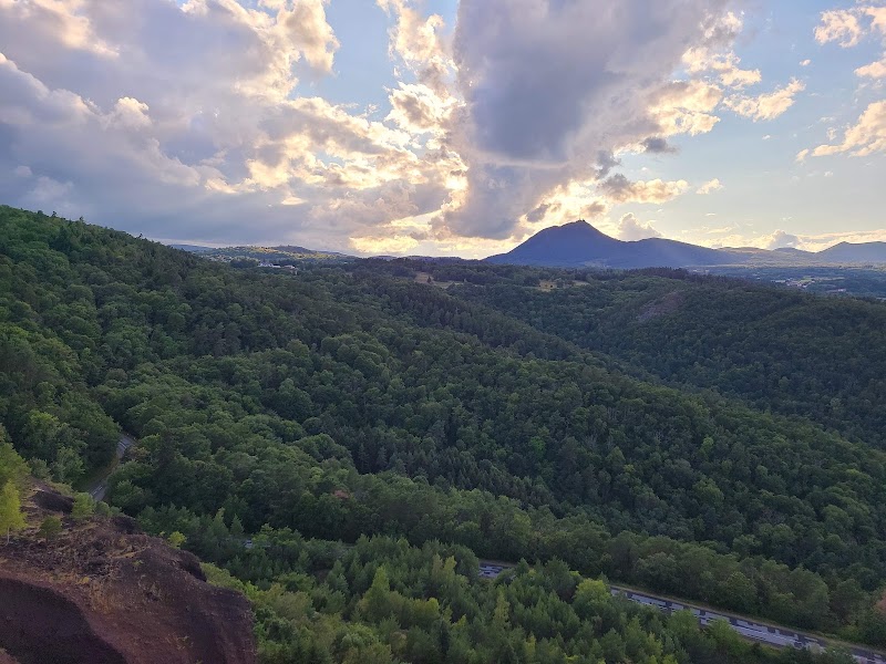 Parc naturel régional des Volcans d'Auvergne - Parc naturel régional des Volcans d'Auvergne Château de Montlosier, 63970 Aydat, France