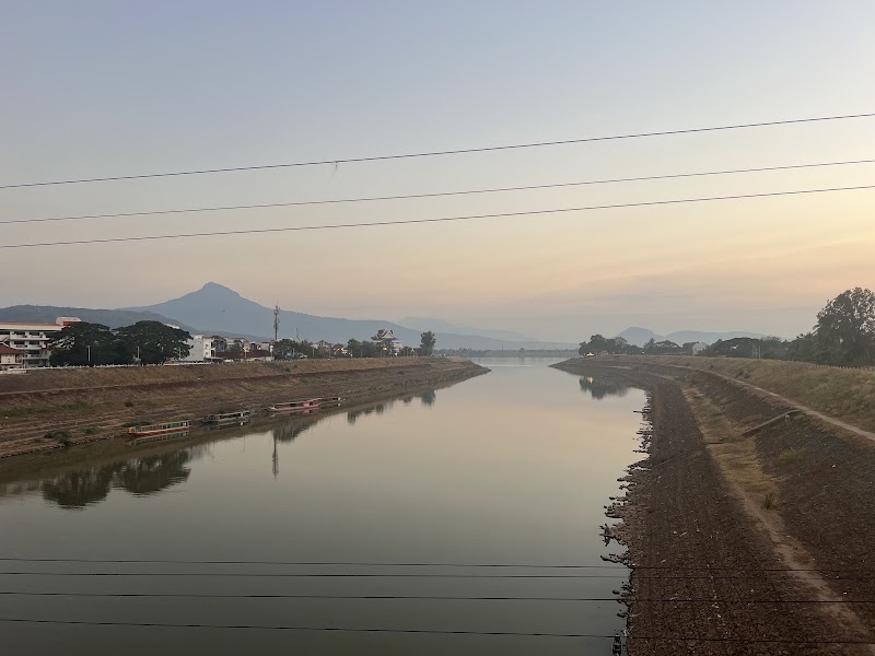 Riverside Park - Riverside Park, 4R72+CC5, Pakse, Laos