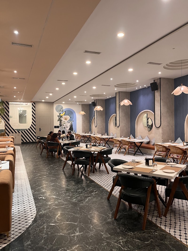 Six Degrees - Six Degrees Six Degrees, VIP Rd, Fundahar, Chowk, Raipur, Chhattisgarh 492001, India
