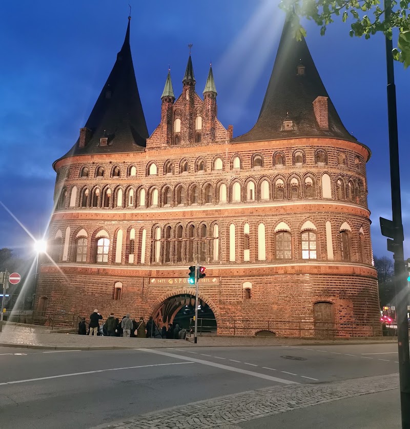 Tourist-Information Lübeck - Tourist-Information Lübeck, Holstentorplatz 1, 23552 Lübeck-Lübecker Altstadt, Germany