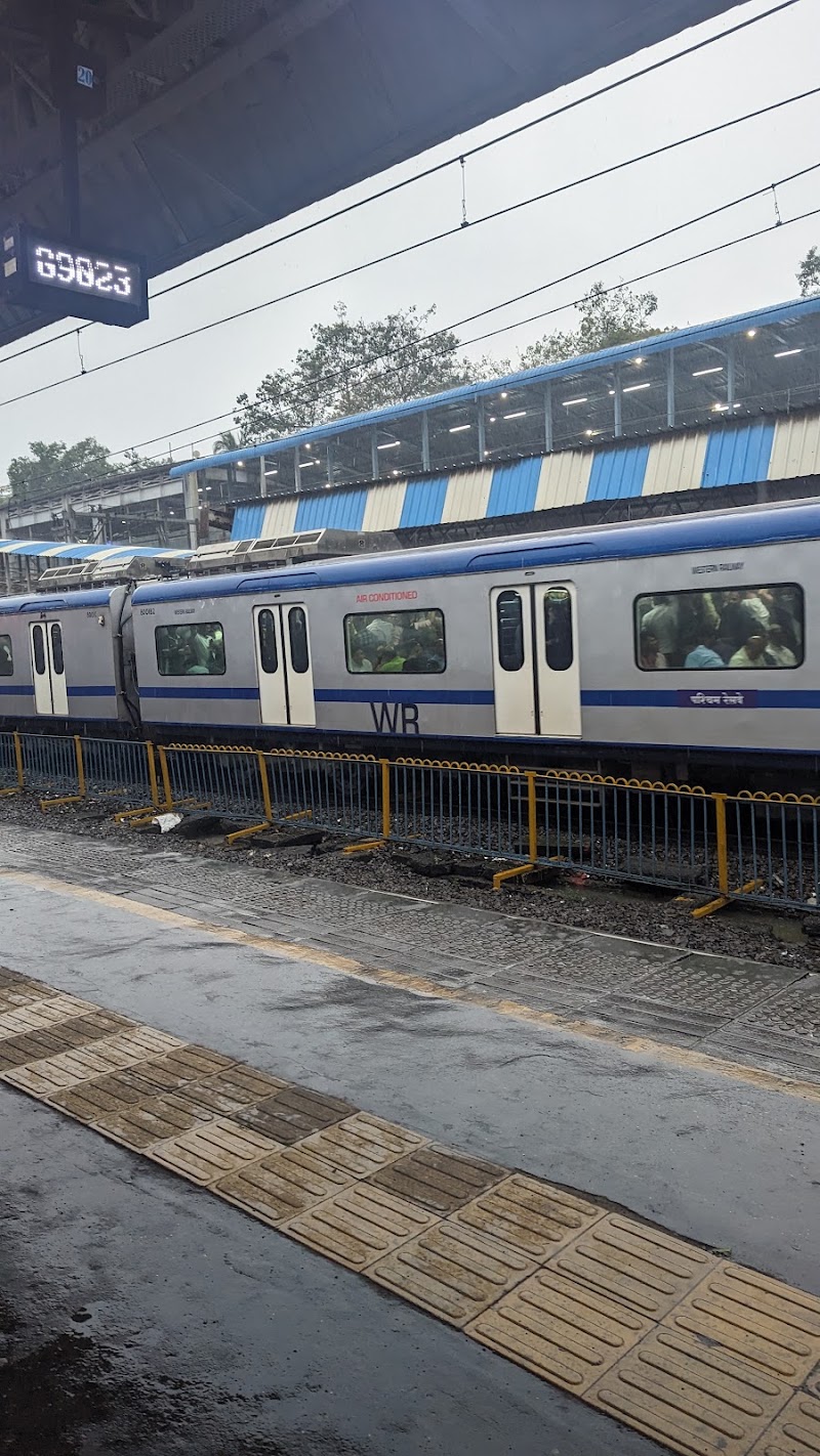 BORIVALI RAILWAY STATION - BORIVALI RAILWAY STATION, चिंचपाडा, बोरिवली, मुंबई, महाराष्ट्र 400066, India