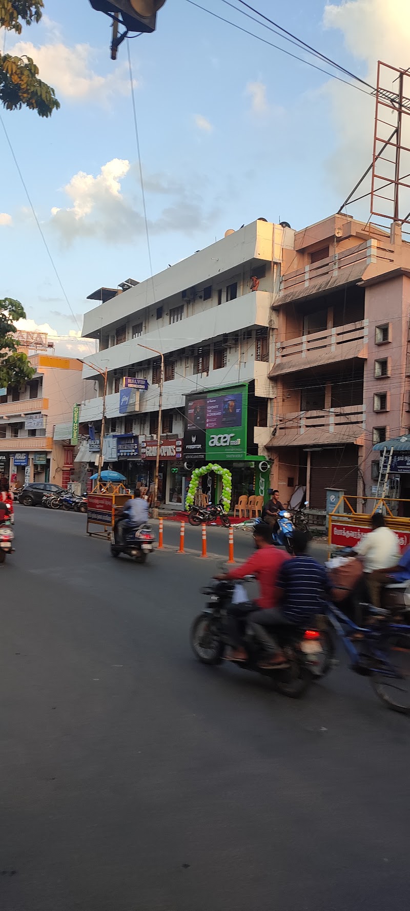 Mahatma Gandhi Road - Mahatma Gandhi Road Mahatma Gandhi Rd, Puducherry, India