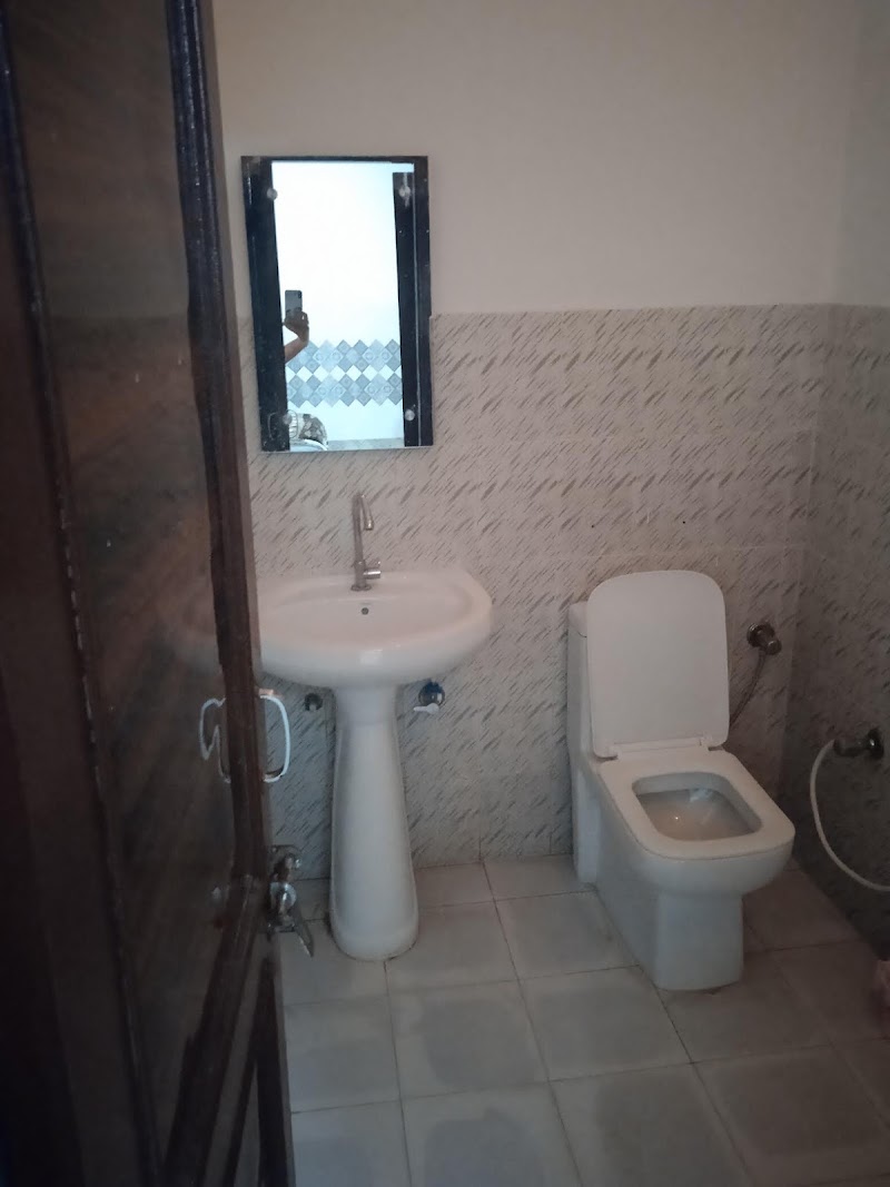Flagship Hotel New Sansaro - Flagship Hotel New Sansaro 230, Katra Udhampur Road, Katra, 182301
