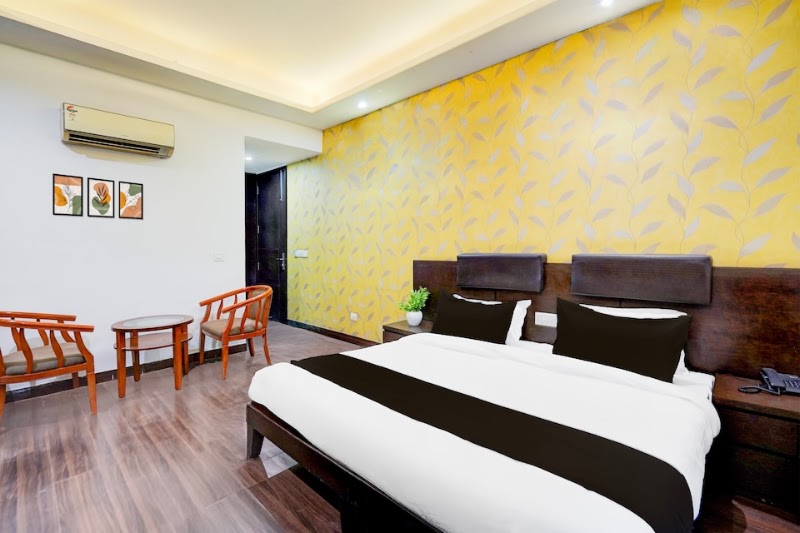 Townhouse by OYO Sector 51 Noida Near Metro Station - Townhouse by OYO Sector 51 Noida Near Metro Station Plot Number 183, D Block, Sector 51, Noida, Uttar Pradesh 201303, India