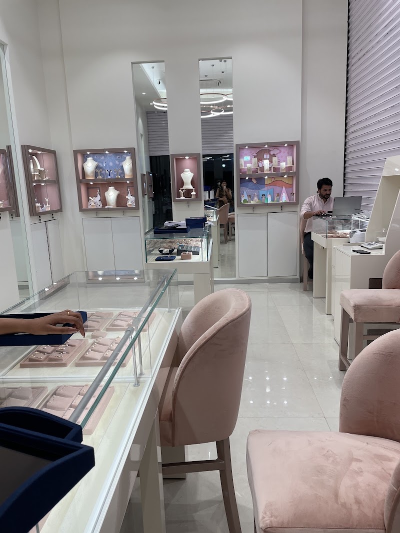 BlueStone Jewellery Good Earth City Centre Mall, Gurgaon - BlueStone Jewellery Good Earth City Centre Mall, Gurgaon Unit no.15, GF,Good Earth City Centre, Pocket H, Nirvana, Sector 50, Gurugram, Haryana 122018, India