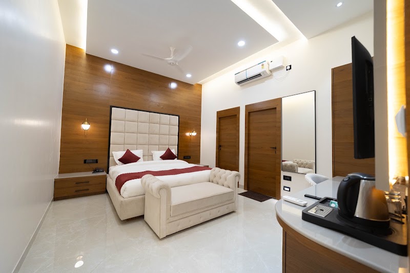 The Luxury Inn - The Luxury Inn 23 Kamla Nagar Colony Behind Sigra Thanna, Guru Nanak Nagar Colony, Chetganj, Varanasi, Uttar Pradesh 221002, India