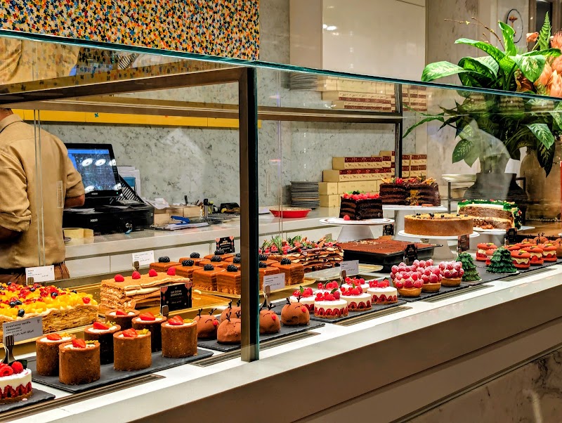 L'ETO - L'ETO, Dubai Dubai Mall - Sheikh Mohammed Bin Rashid Boulevard 3 Dubai Mall (Fashion Avenue), level 2 - برج خليفة - وسط مدينة دبي - دبي - United Arab Emirates