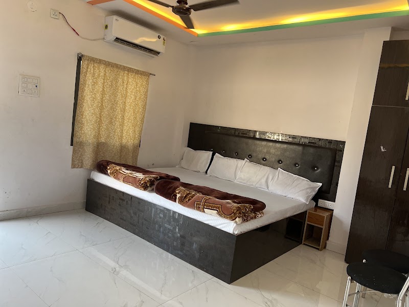 Anand Dham Lodge - Anand Dham Lodge, Kamadgiri Marg, Ram Ghat Rd, Kashavgarh, Chitrakoot, Madhya Pradesh 485334, India