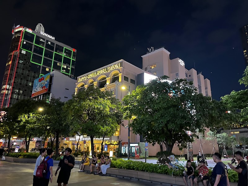 Nguyen Hue Walking Street - Nguyen Hue Walking Street, QPF3+JF9, Sai Gon, Ho Chi Minh, Vietnam