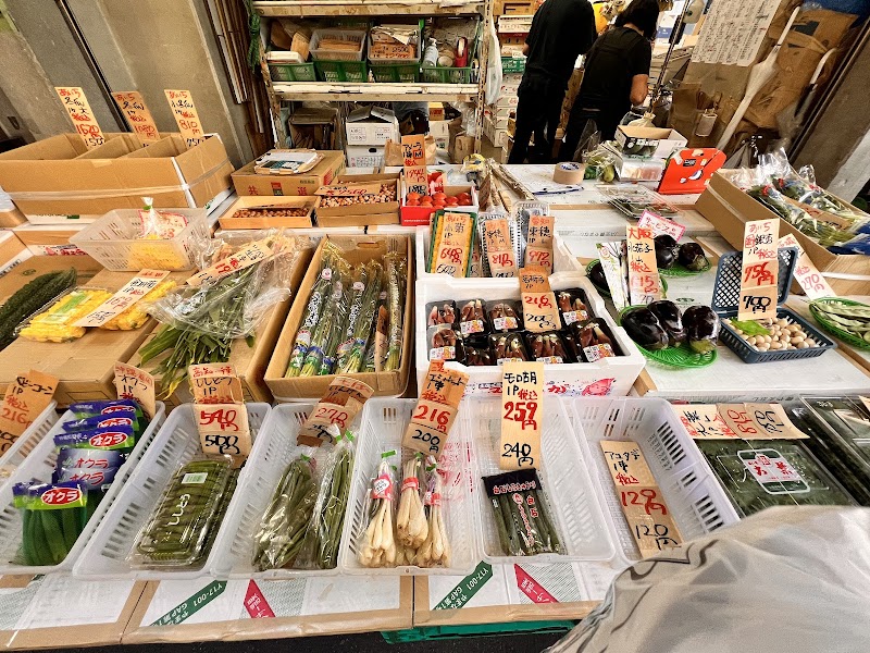 Tsukiji Nippon Fish Port Market - Tsukiji Nippon Fish Port Market Japan, 〒104-0045 Tokyo, Chuo City, Tsukiji, 4-chōme−16−２ 千社額棟 １階