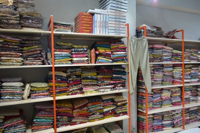 Luxury boutique - Luxury boutique, 1st floor, 91, Avenue Rd, near indian bank, Ganigarpet, Nagarathpete, Bengaluru, Karnataka 560002, India