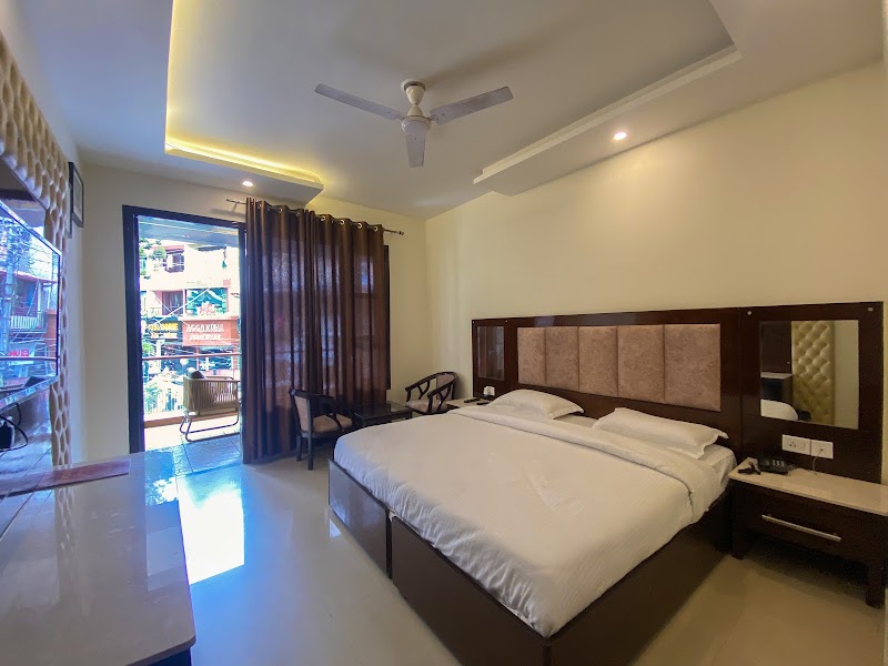 Sandoz Palm Retreat, Mussoorie - Sandoz Palm Retreat, Mussoorie Green Chowk, Kulri Bazaar, (via Picture Palace, The Mall Road, Mussoorie, Uttarakhand 248179, India