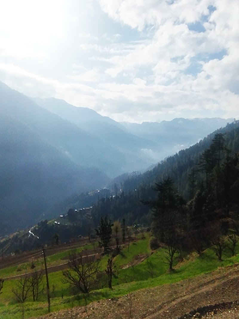Bahu Lake - Bahu Lake J8F9+VW5, Gadagusheni Rd, Bahu, Himachal Pradesh 175123, India