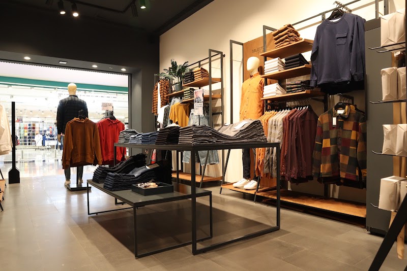 SELECTED - SELECTED, South City Mall, First Floor, Shop no, 121, Prince Anwar Shah Rd, South City Complex, Jadavpur, Kolkata, West Bengal 700068, India