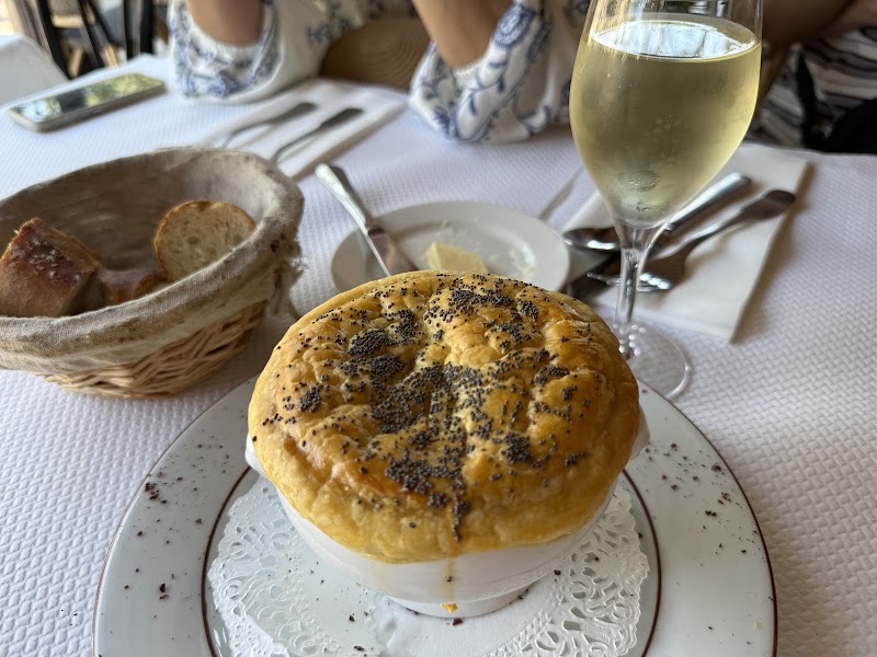 Le Petit Châtelet - Le Petit Châtelet 39 Rue de la Bûcherie, 75005 Paris, France