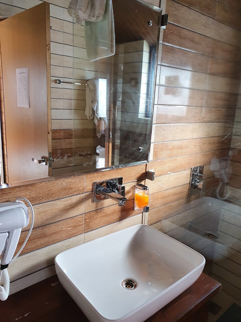 Woodays Resort - Woodays Resort, NH-22, near AMUSEMENT PARK Dochi, Lambidhar, Kufri, Himachal Pradesh 171012, India
