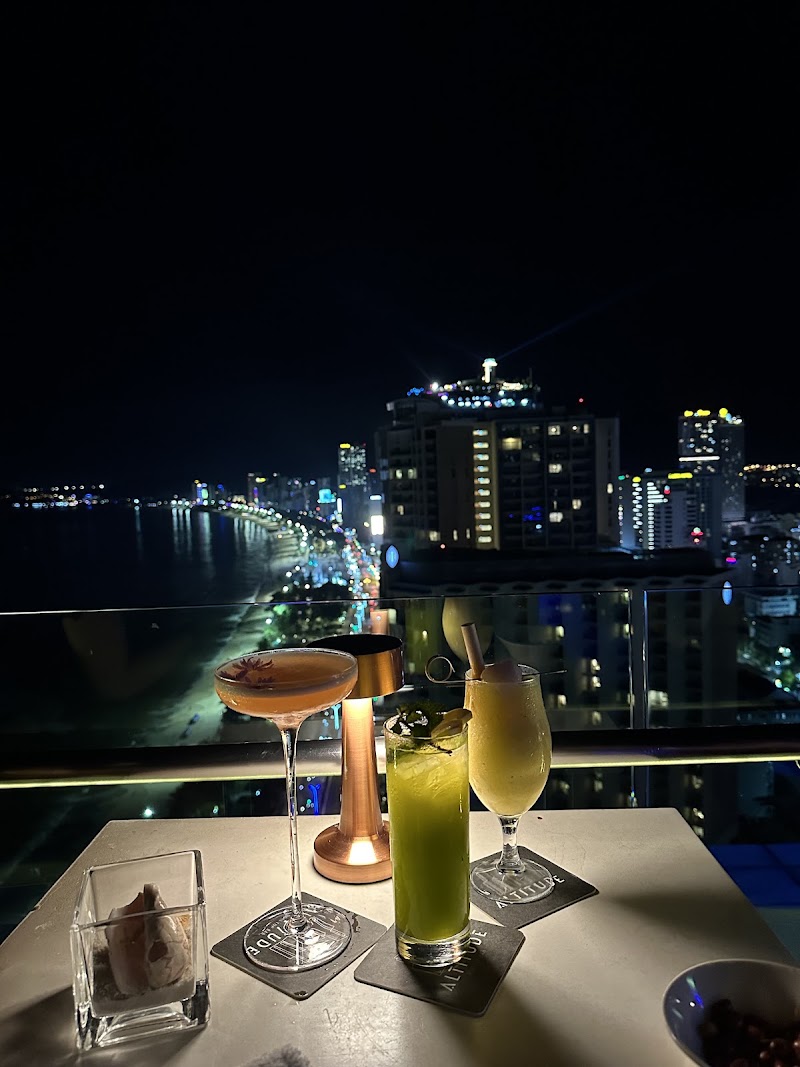 Altitude Rooftop Bar & Lounge - Altitude Rooftop Bar & Lounge, Tầng 28, Sheraton Nha Trang Hotel & Spa, 26-28 Trần Phú, Nha Trang, Khánh Hòa 650000, Vietnam