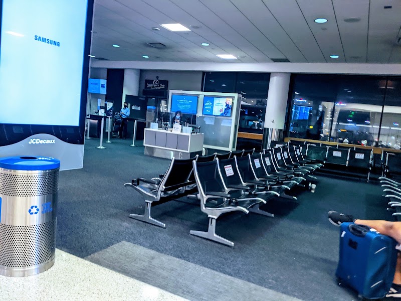 LAX Terminal 6 Lower Level FlyAway Stop - LAX Terminal 6 Lower Level FlyAway Stop, Los Angeles, CA 90045, USA