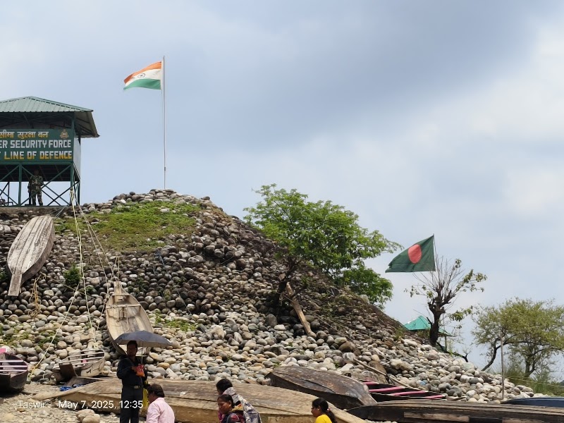 Dawki river boating stop point - Dawki river boating stop point 52VC+PG2 Riverside Campfire, Shnongpdeng, Dawki, Meghalaya 793109, India