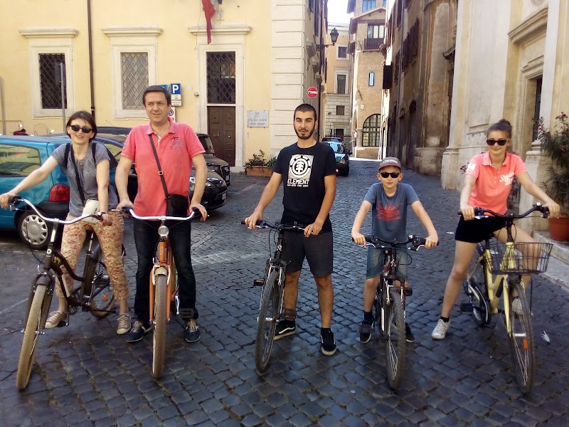 VESPA TOUR OF ROME - ROME BY VESPA - VESPA TOUR OF ROME - ROME BY VESPA, Via della Madonna dei Monti, 00184 Roma RM, Italy