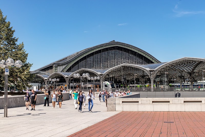 Köln Hauptbahnhof - Köln Hauptbahnhof Trankgasse 11, 50667 Köln, Germany